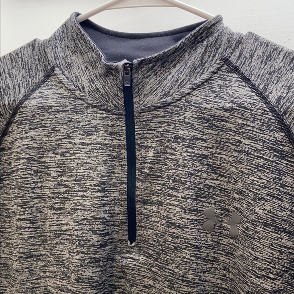 Under Armor Women’s Gray & Black Loose Shirt